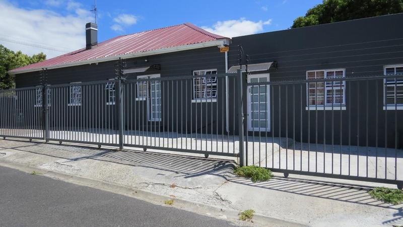 To Let 8 Bedroom Property for Rent in Claremont Western Cape